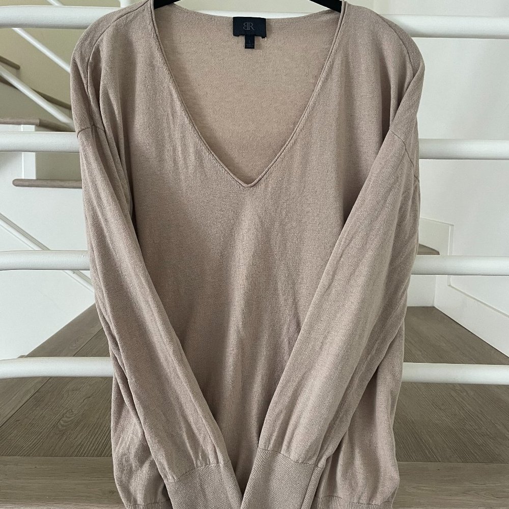 Banana Republic Deep V-Neck Silk and Cashmere Sweater Beige L